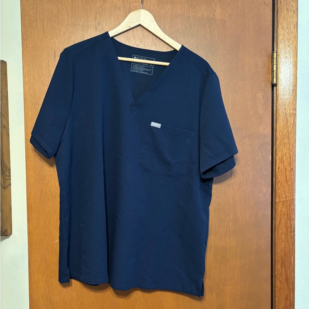 Figs Men's Dark Blue V-Neck Short Sleeve Scrubs